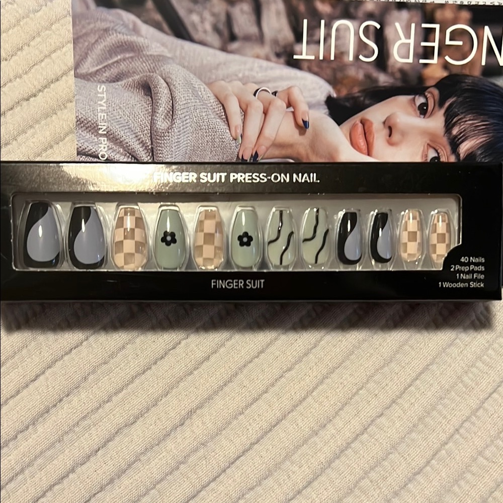 Finger Suit Press-On Nails Set Flower Checkerboard Coffin Shape